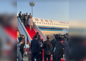 চীনে পৌঁছেছেন প্রধান উপদেষ্টা ড. মুহাম্মদ ইউনূস