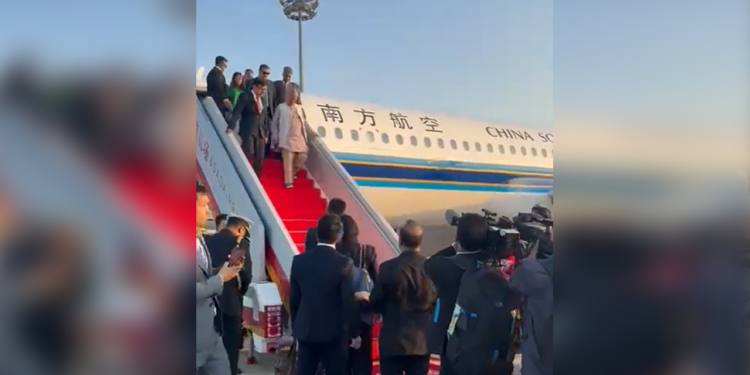 চীনে পৌঁছেছেন প্রধান উপদেষ্টা ড. মুহাম্মদ ইউনূস