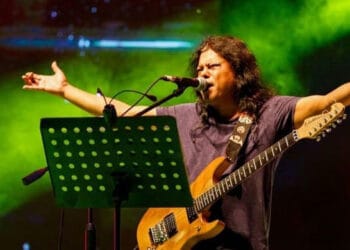 ডালাসের মঞ্চ মাতাতে যাচ্ছে জেমস।