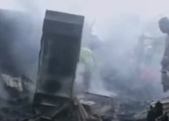 চট্টগ্রামের সিআরবির বস্তিতে ভয়াবহ আগুন