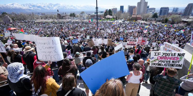 ফিলিস্তিনের সমর্থন ও ট্রাম্পবিরোধী বিক্ষোভে উত্তাল যুক্তরাষ্ট্র