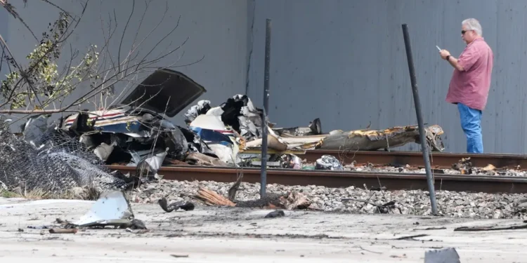 নিউইয়র্কে বিমান বিধ্বস্ত, সব আরোহী নিহত