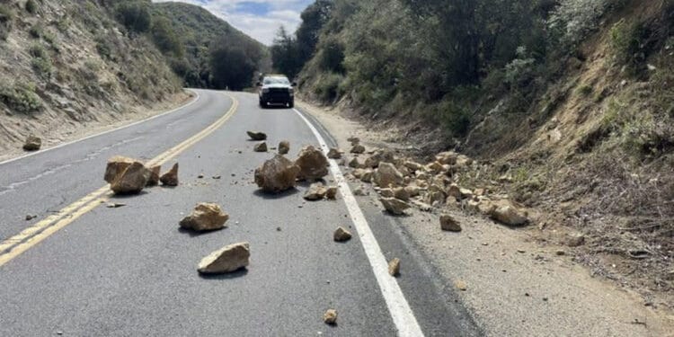 ৫ দশমিক ২ মাত্রার ভূমিকম্পে কেঁপে উঠলো ক্যালিফোর্নিয়া