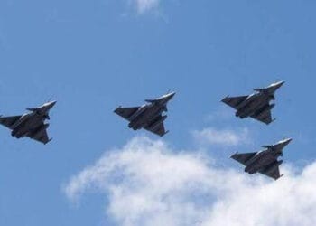 পাকিস্তানের ধাওয়া খেয়ে পালাল ভারতের যুদ্ধবিমান