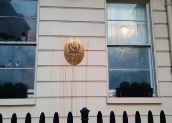 লন্ডনে পাকিস্তান দূতাবাসে ভারতীয়দের হামলা