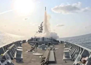 সামরিক শক্তি দেখাতে নেমেছে ভারত-পাকিস্তান