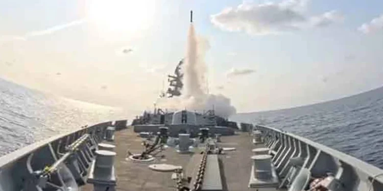 সামরিক শক্তি দেখাতে নেমেছে ভারত-পাকিস্তান