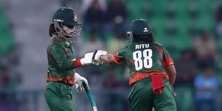 খাদে পড়েও রিতুর ব্যাটে জয় জ্যোতিদের