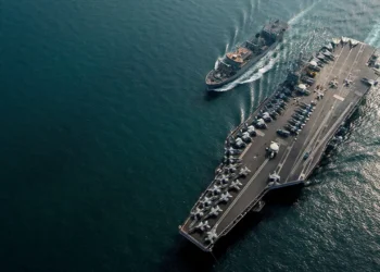 ইয়েমেনের হামলায় যুদ্ধবিমান হারিয়ে পিছু হটল মার্কিন রণতরী