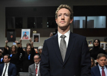 কাঠগড়ায় জাকারবার্গ, বিক্রি করতে হতে পারে ইনস্টাগ্রাম ও হোয়াটসঅ্যাপ