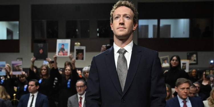 কাঠগড়ায় জাকারবার্গ, বিক্রি করতে হতে পারে ইনস্টাগ্রাম ও হোয়াটসঅ্যাপ