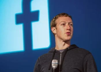 আমেরিকানদের বোকা বানাচ্ছেন জাকারবার্গ, মেটার সাবেক কর্মীর অভিযোগ