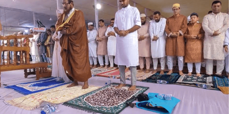 ঈদের জামাতে আসিফ মাহমুদের আলাদা কাতারে দাঁড়ানোর কারণ সম্পর্কে জা জানা গেল