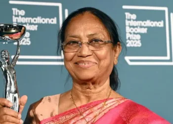 ইতিহাস গড়লেন ভারতীয় লেখিকা বানু মুশতাক, জিতলেন বুকার পুরস্কার