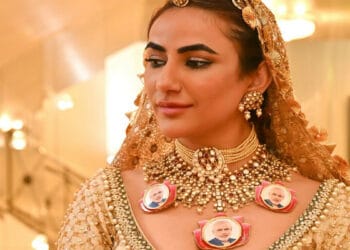 লকেটে মোদির ছবি লাগিয়ে কান ফিল্ম ফেস্টিভ্যালে ভারতীয় মডেল