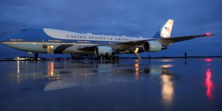 কাতারের বিলাসবহুল বিমান লুফে নিলেন ট্রাম্প