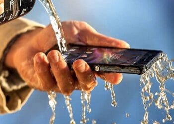 তীব্র গরমের দিনে আপনার স্মার্টফোন কেনো গরম হয় ? জেনে নিন মোবাইলফোন ঠান্ডা রাখার উপায় ।