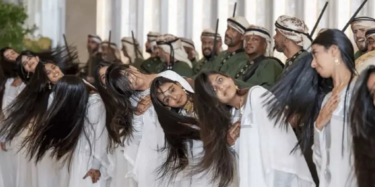 ট্রাম্পের সম্মানে নারীদের খোলা চুলের নৃত্য, নতুন বিতর্ক