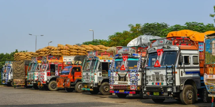 স্থলপথে কেন বাংলাদেশি পণ্যে নিষেধাজ্ঞা, জানাল ভারত