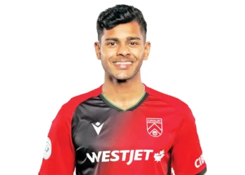 বাংলাদেশি পাসপোর্ট হাতে পেলেন সামিত সোম