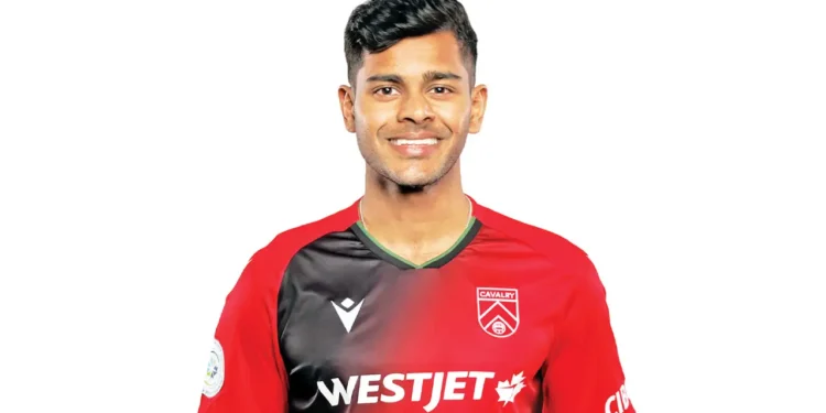 বাংলাদেশি পাসপোর্ট হাতে পেলেন সামিত সোম