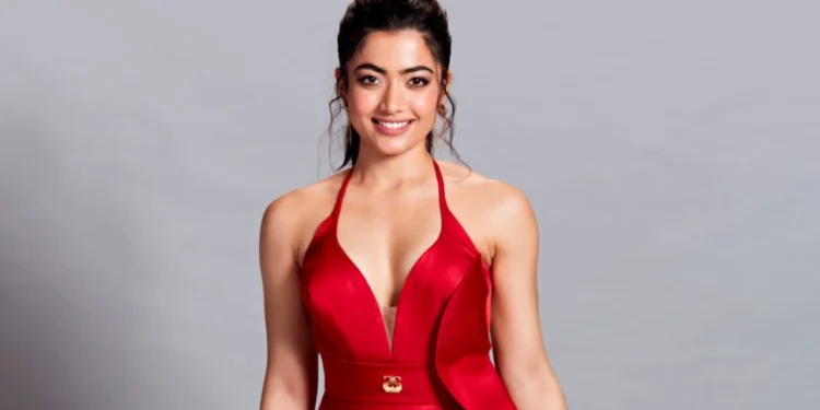 ভক্তদের অপেক্ষা করতে বললেন রাশমিকা