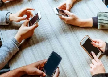 সামাজিক যোগাযোগমাধ্যমে আসক্তরা ভুয়া খবর বিশ্বাস করে বেশি