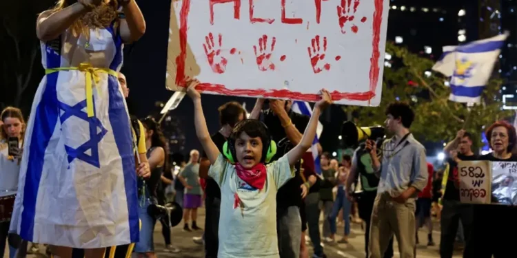 বিক্ষোভে উত্তাল তেল আবিব