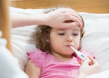 বর্ষায় টাইফয়েডের ঝুঁকি, জেনে নিন লক্ষণ ও প্রতিরোধ