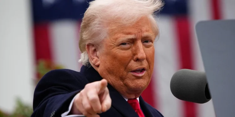 বিশ্ব চলচ্চিত্র অঙ্গনে ঝড় তুললেন ডোনাল্ড ট্রাম্প