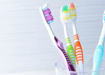 দাঁত ভালো রাখতে একটি টুথব্রাশ কতদিন ব্যবহার করা উচিত?
