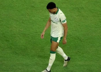 মেসিকে চ্যালেঞ্জ জানানো ব্রাজিলিয়ান ডিফেন্ডারের দুঃস্বপ্নের রাত