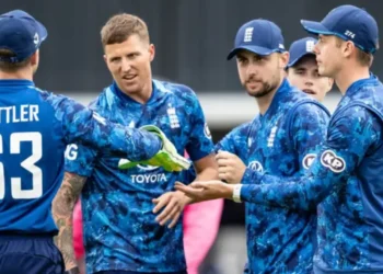 লন্ডনের জ্যামে পড়ে সাইকেল চালিয়ে মাঠে পৌঁছাল ইংল্যান্ড দল!