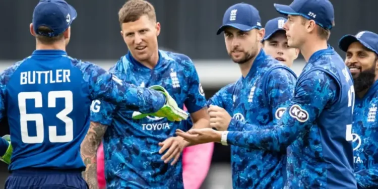 লন্ডনের জ্যামে পড়ে সাইকেল চালিয়ে মাঠে পৌঁছাল ইংল্যান্ড দল!