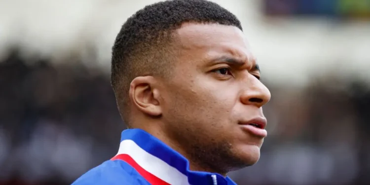 পিএসজির বিরুদ্ধে ‘নৈতিক হয়রানির’ মামলা করলেন এমবাপ্পে