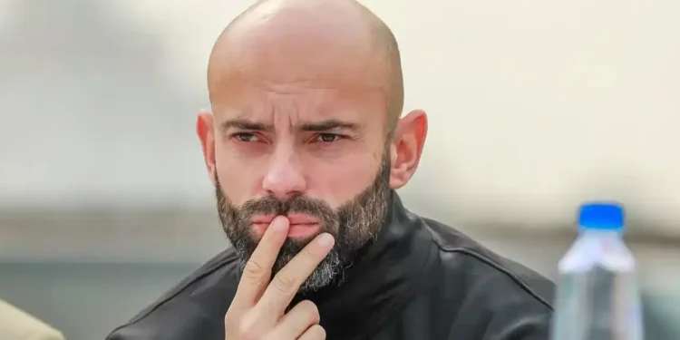 ক্যাবরেরার পদত্যাগ দাবি করলেন বাফুফে সদস্য