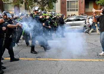 যুক্তরাষ্ট্রের লস অ্যাঞ্জেলেসে কারফিউ জারি