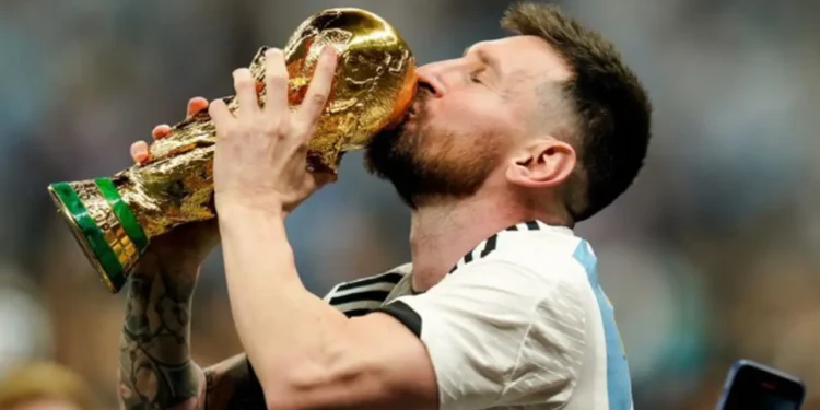 ‘গোল’ নয়, ‘গল্প’ লেখেন যিনি—জন্মদিনে সেই মেসিকে শ্রদ্ধা