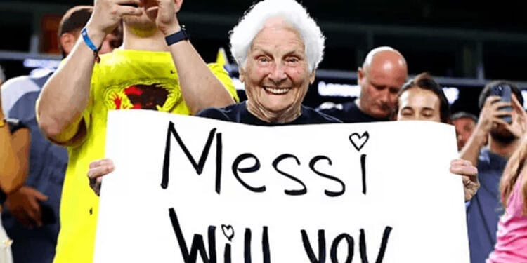 মেসিকে বিয়ে করতে চান শতবর্ষী বৃদ্ধা!