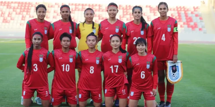 নারী ফুটবল দলের ফিজিওর মোবাইল ও টাকা চুরি