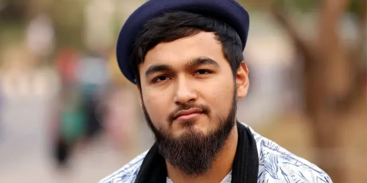 সিগারেটের প্যাকেটে স্ত্রীকে ‘তুমি আমার প্রাণের প্রিয়া’ লাভ লেটার দিলেন নোবেল