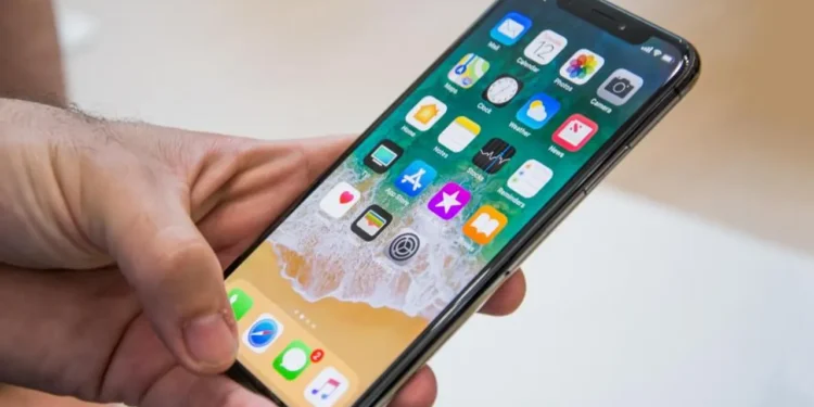 নজরদারিতে যেসব অ্যাপস, সতর্ক করলেন বিশেষজ্ঞরা