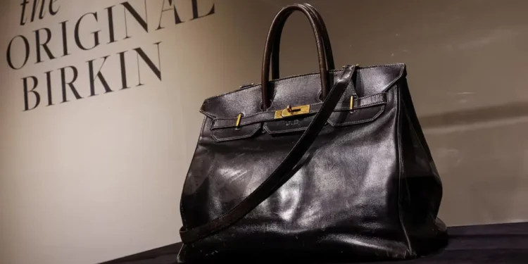 বিশ্বরেকর্ড, এক ব্যাগ বিক্রি হলো সাড়ে ১২১ কোটি টাকায়