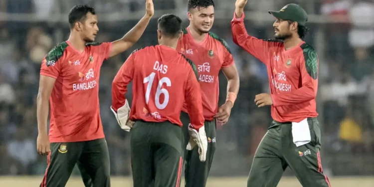 ‘বাংলাদেশ সুযোগ দিয়েছে,তাই পাকিস্তান জিতেছে’—সাবেক পাক তারকার দাবি