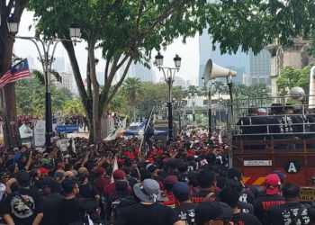 এশিয়ার আরেক দেশে প্রধানমন্ত্রীর পদত্যাগের দাবিতে বিক্ষোভ শুরু