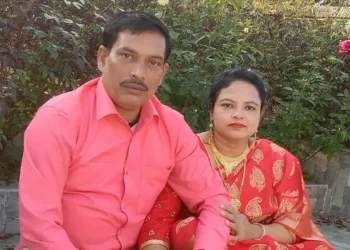 বিয়ের ৩১ বছর পর দাখিল পাস করলেন সাংবাদিক দম্পতি