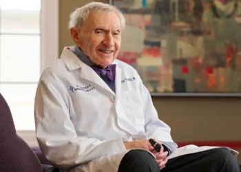 দীর্ঘ জীবন ও তারুণ্যের রহস্য জানালেন ১০২ বছর বয়সী চিকিৎসক