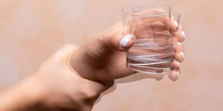 হাত কাঁপার কারণ কী