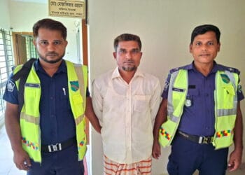 সড়ক দূর্ঘটনায় তিনজন নিহতের মামলায় পাবনা এক্সপ্রেস’র চালক সানোয়ার গ্রেপ্তার