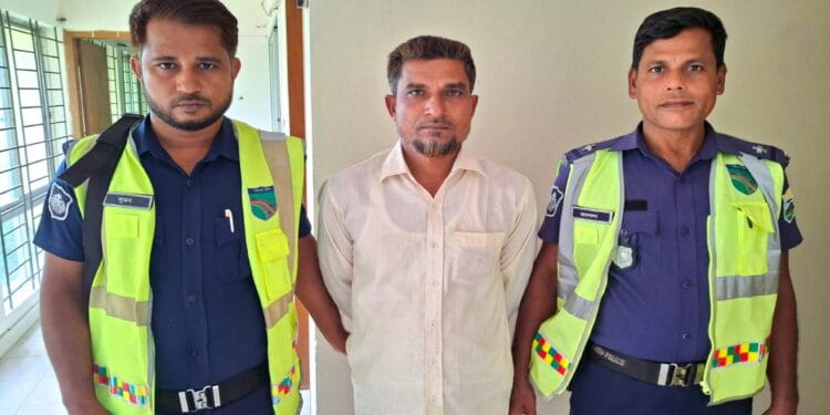 সড়ক দূর্ঘটনায় তিনজন নিহতের মামলায় পাবনা এক্সপ্রেস’র চালক সানোয়ার গ্রেপ্তার